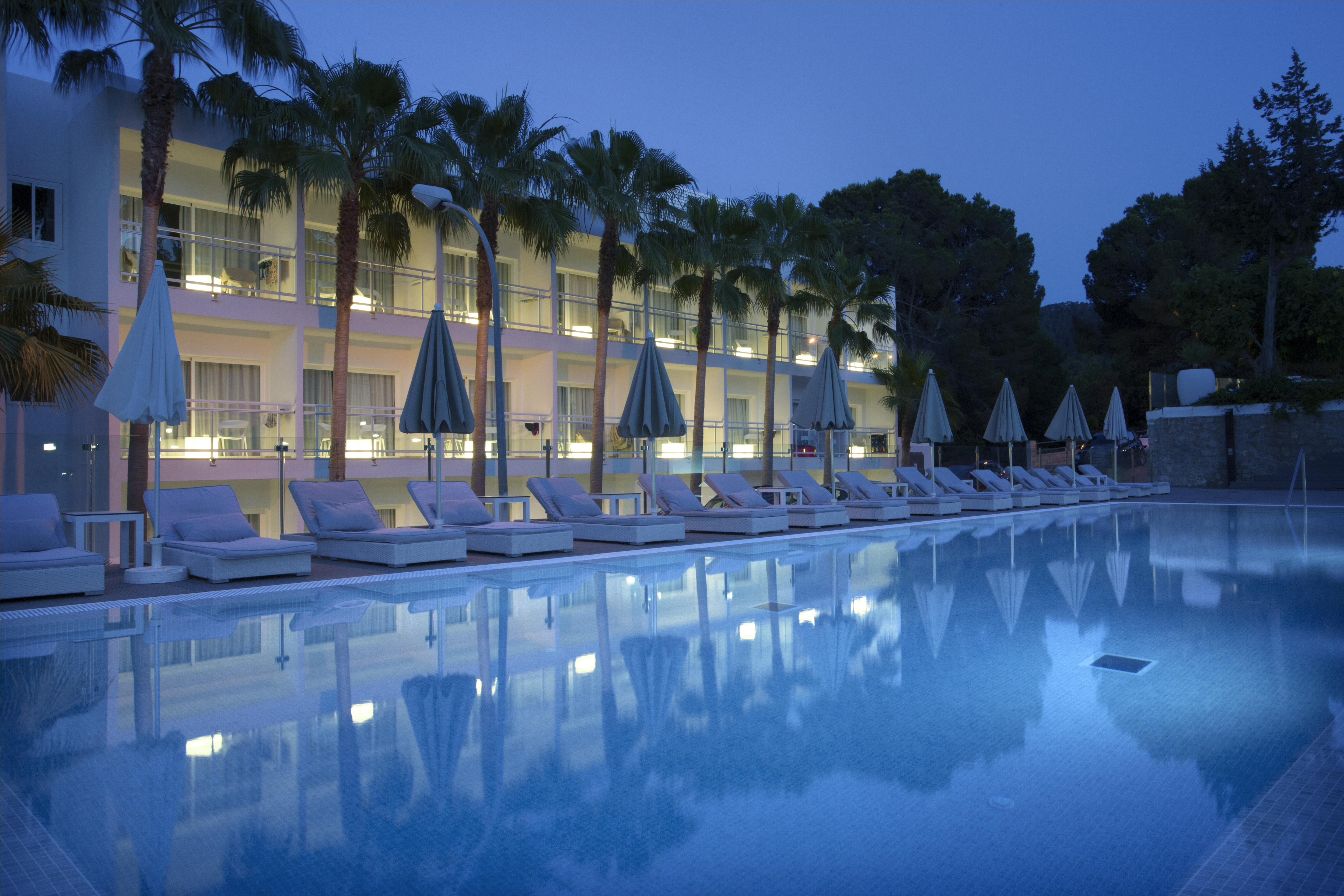 Grupotel Ibiza Beach Resort - Adults Only Портинакс Екстериор снимка