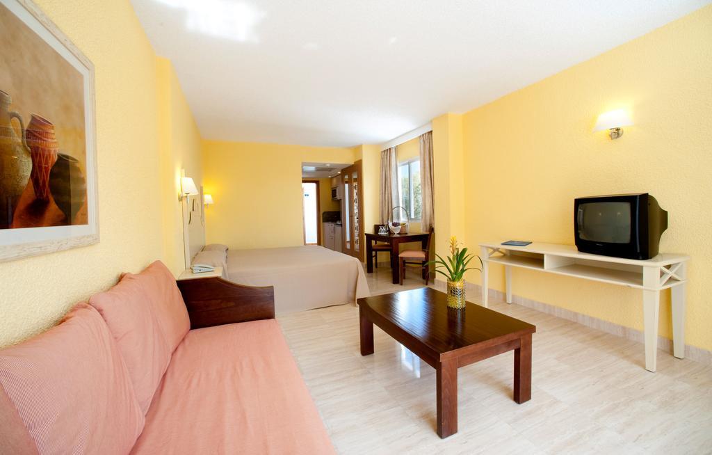 Grupotel Ibiza Beach Resort - Adults Only Портинакс Стая снимка