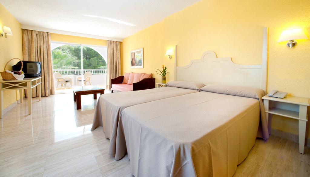 Grupotel Ibiza Beach Resort - Adults Only Портинакс Стая снимка